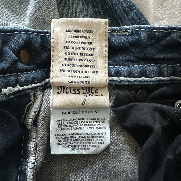 Women's vintage Y2K Miss Me Bootcut Jeans
Cute distressed sequin design - Picture 4 of 12